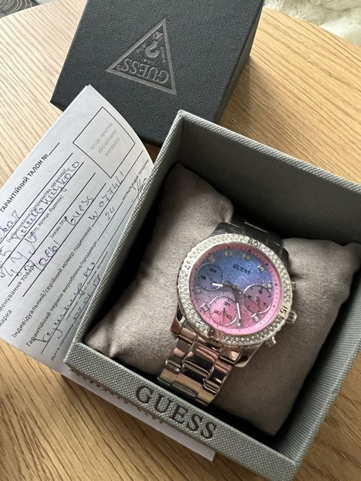 Годинник жіночий GUESS W0774L1