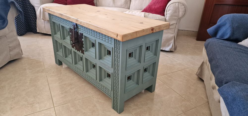 Baú / mesa de apoio
