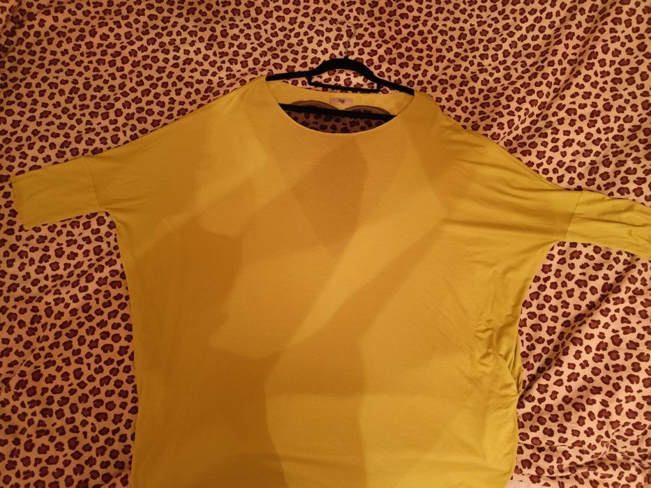Bluzka neon zielony z sercem na plecach