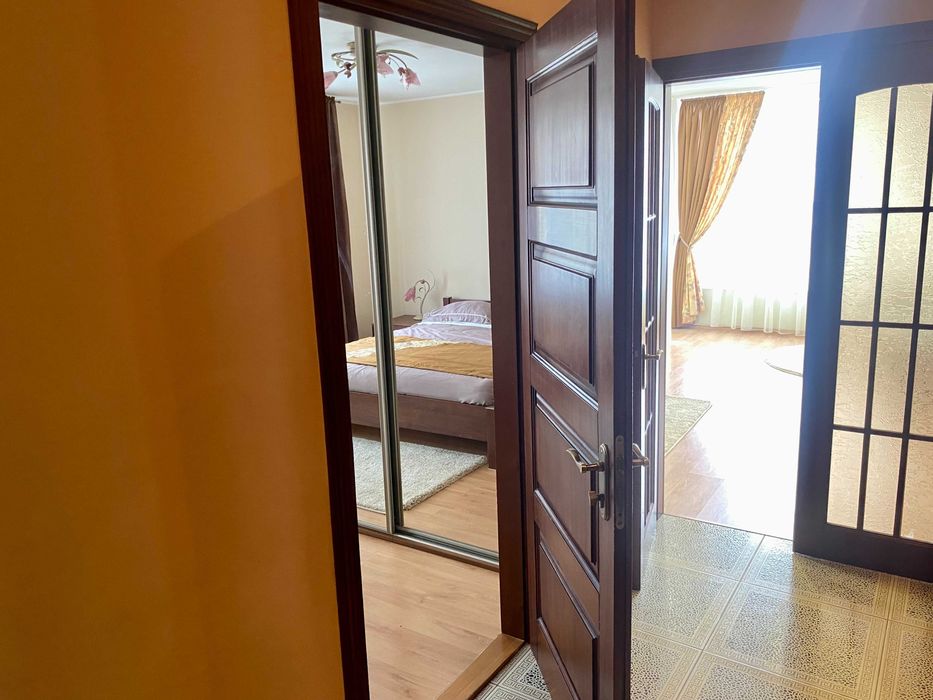 Центр. Власник. Острозького. 2 кімнати. Звітні документи