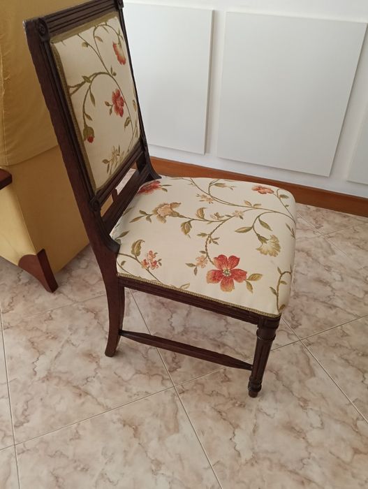 Cadeirão antigo em madeira maciça de Carvalho em excelente estado