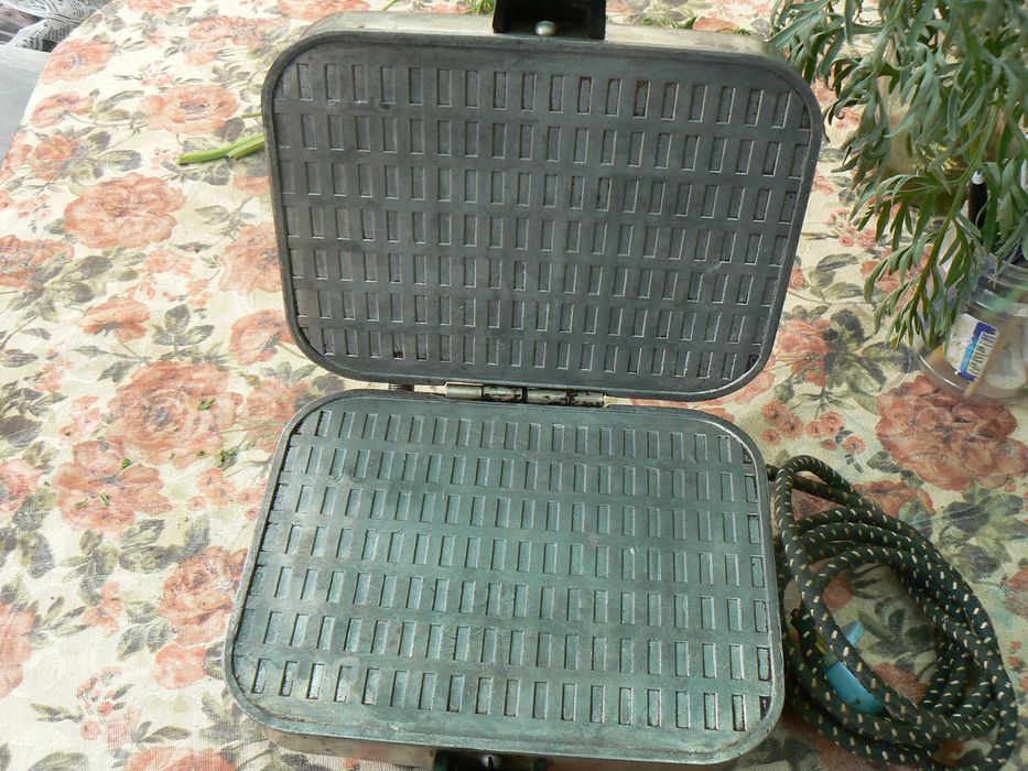 Электрическая вафельница