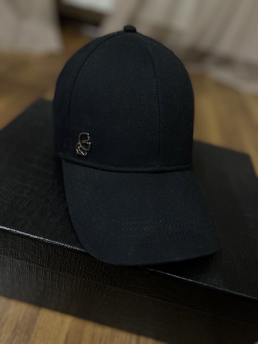 Продам кепку karl lagerfeld