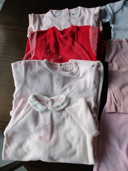 Lote 13 peças de roupa p/ bébé 3 a 12 meses, Bodies, Babygrows, camisolas da Pré-Natal, Benetton Baby etc. ótimo estado