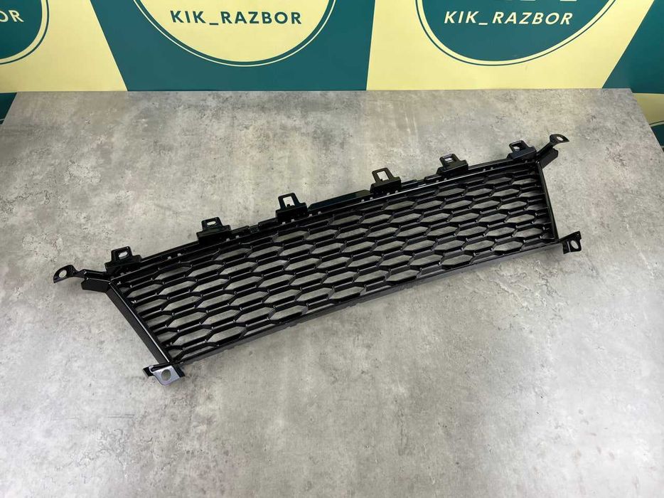 Решітка переднього бампера ( середня ) - М Paket - BMW 3 ( G20 / G21 )