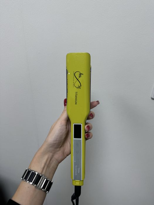 Вирівнювач для волосся