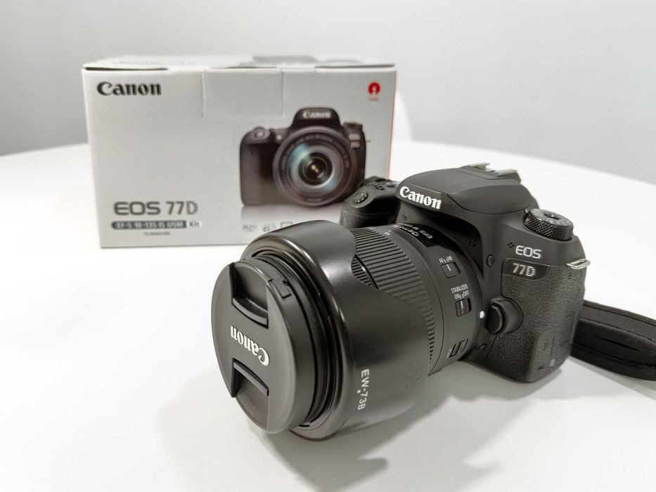 Canon EOS 77D + Extras