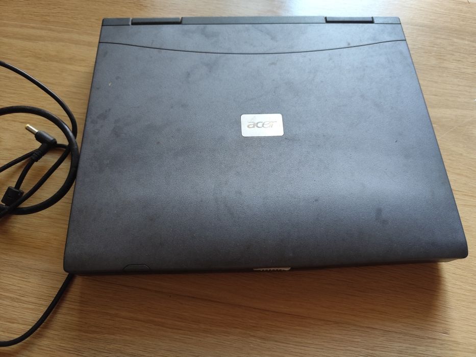 PC Acer para peças com carregador