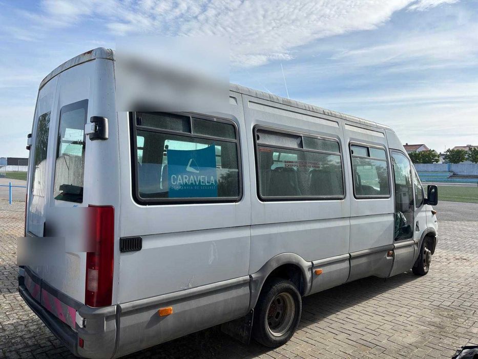Minibus Iveco 19 lugares + 1