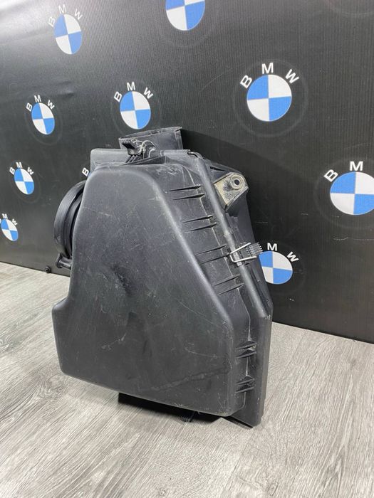 Корпус повітряного фільтра BMW E61 Код:1496