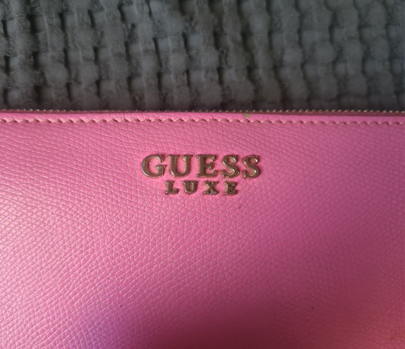 Carteira Guess rosa em pele