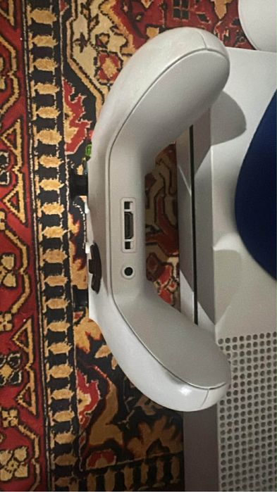 Xbox one s z padem i 24 gry