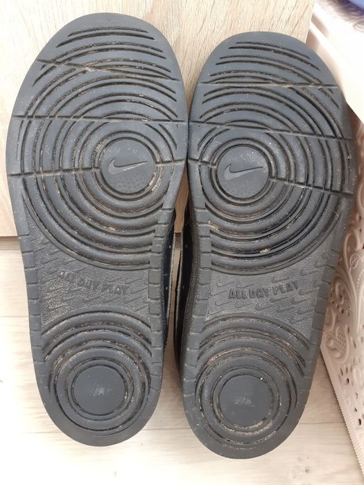 Кросівки Nike для хлопця  розмір 35 EUR