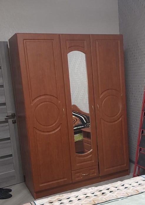 Меблі в спальню, шафа, комод, приліжкові тумби