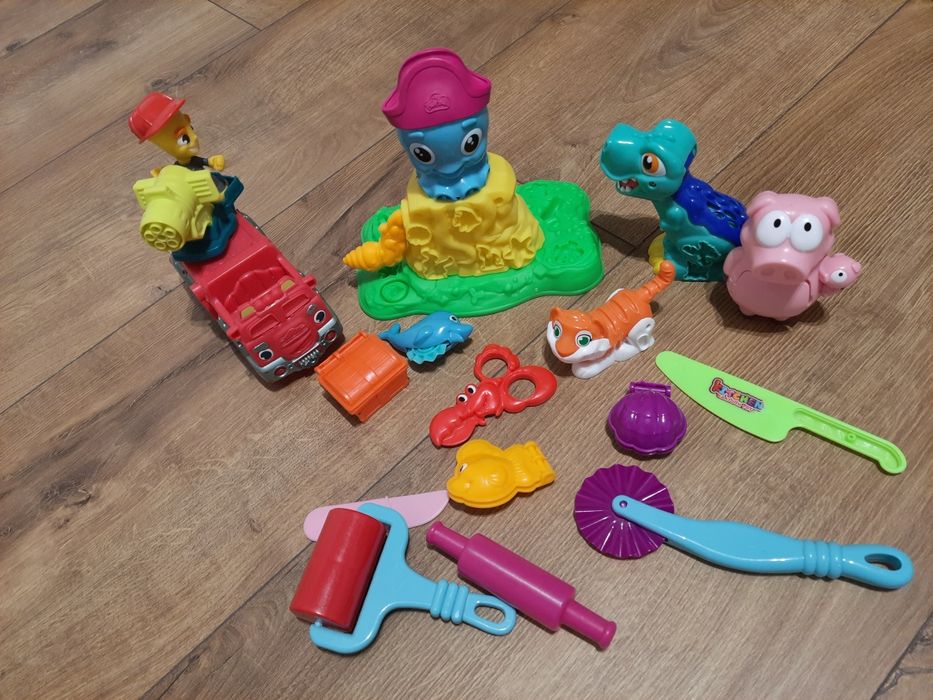 Zestaw Play Doh Osmiirnica,wóz strazacki, dinozaur oraz Świnka