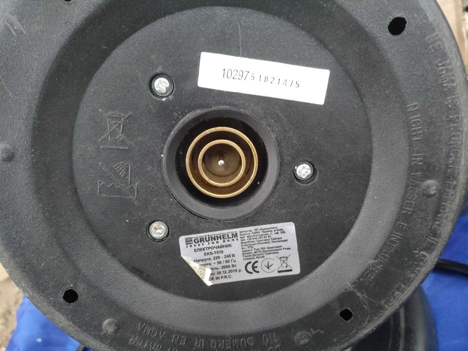 Электрочайник Grunhelm EKS-7518