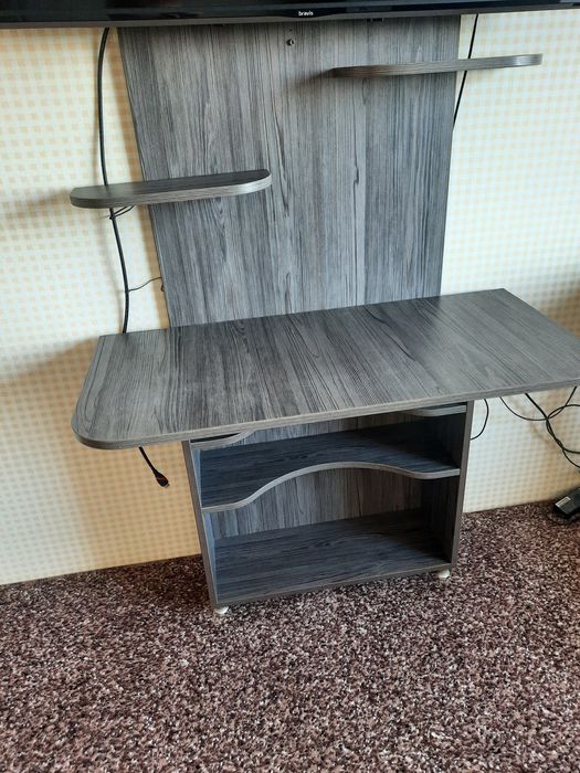 Стіл комп'ютерний