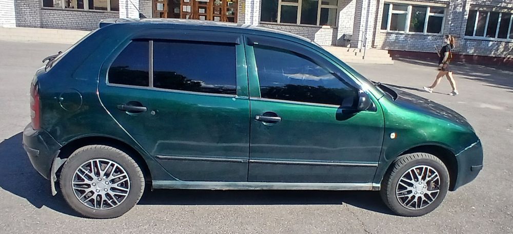 Продам Шкода Фабіа 2001р. Гарна помічниця в будених справах!!!Не капризна!! Не знайомить з усіма майстрами міста!!Заводиться- їде- везе!!