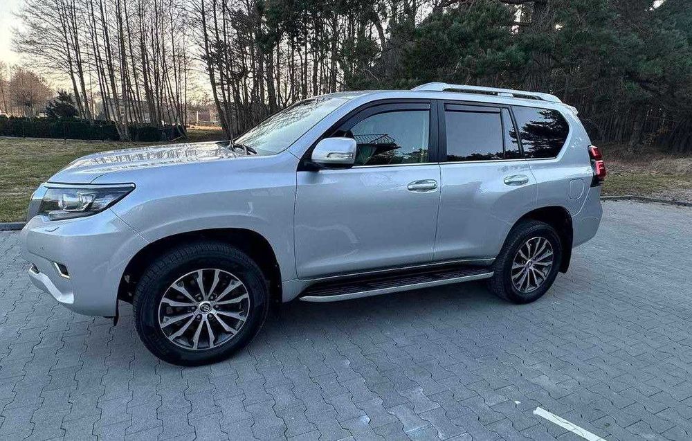 У продажі авто з ЄС Toyota Land Cruiser Prado 2019 року.