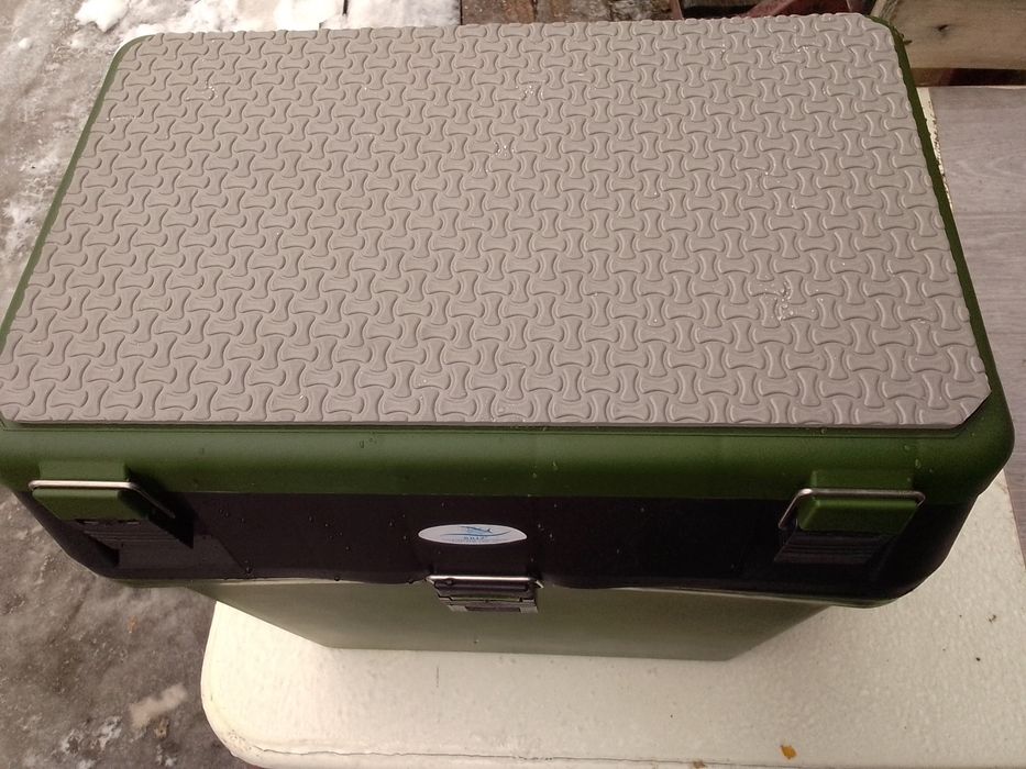 Ящик рибальський з м'яким сидінням, 19л