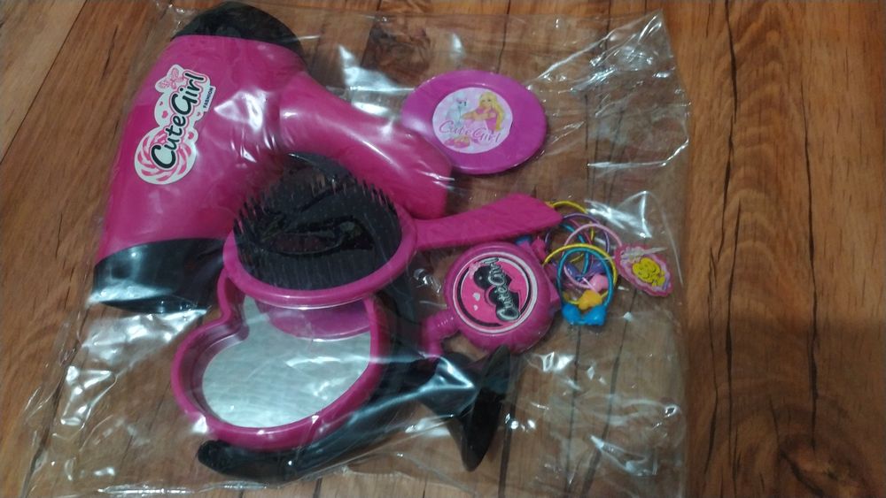 Детский столик для игры с набором