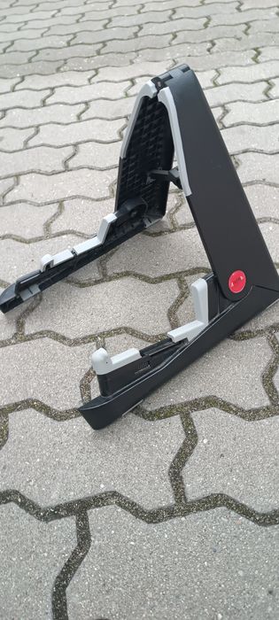 Stojak na gitarę.