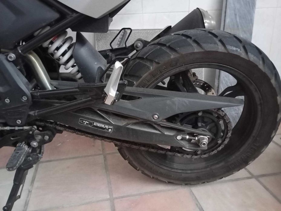 BMW G310R (2018) poucos km, isenta de impostos