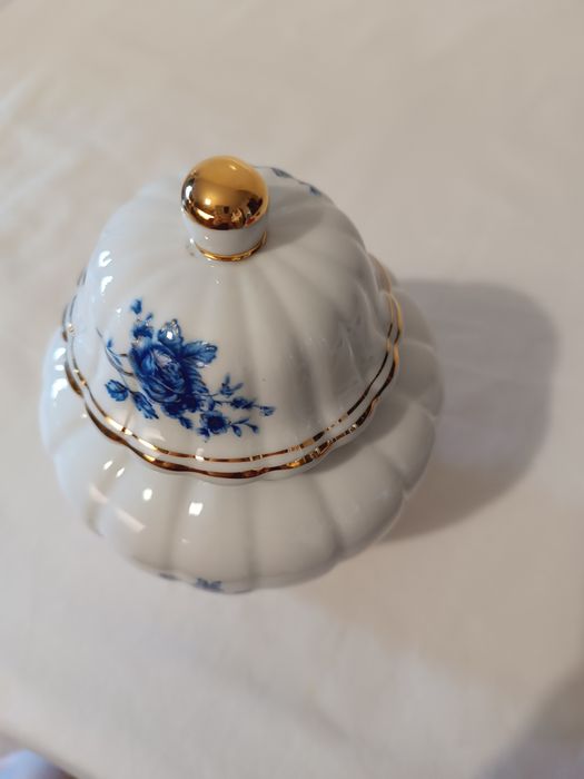 Pote Porcelana. Branco Azul e Dourada. Spv.. 20 cm.