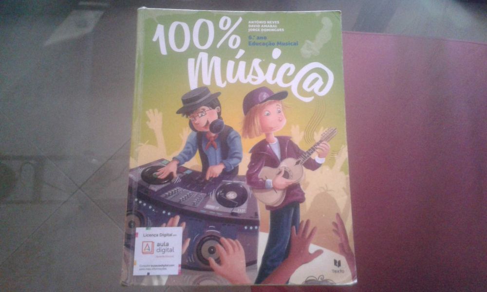 2 Manuais Escolares e 3 cadernos de actividades 6º Ano