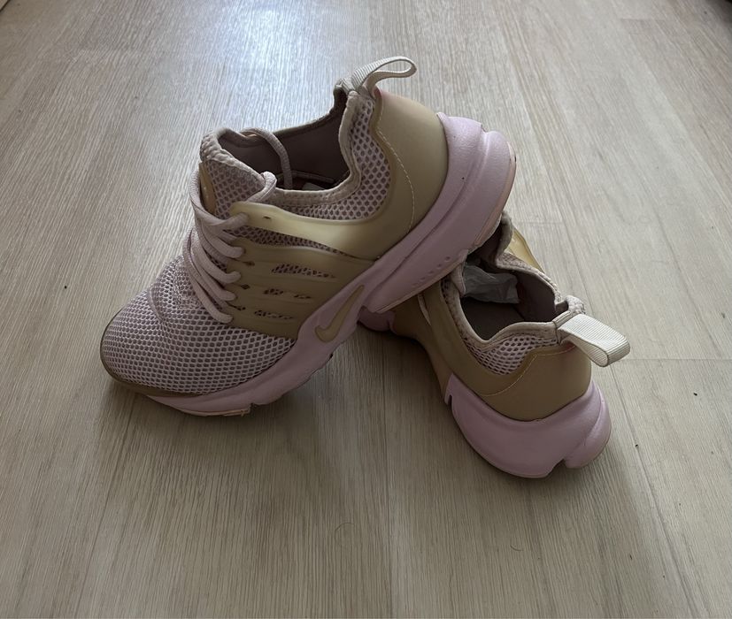 Кросівки жіночі Nike 38