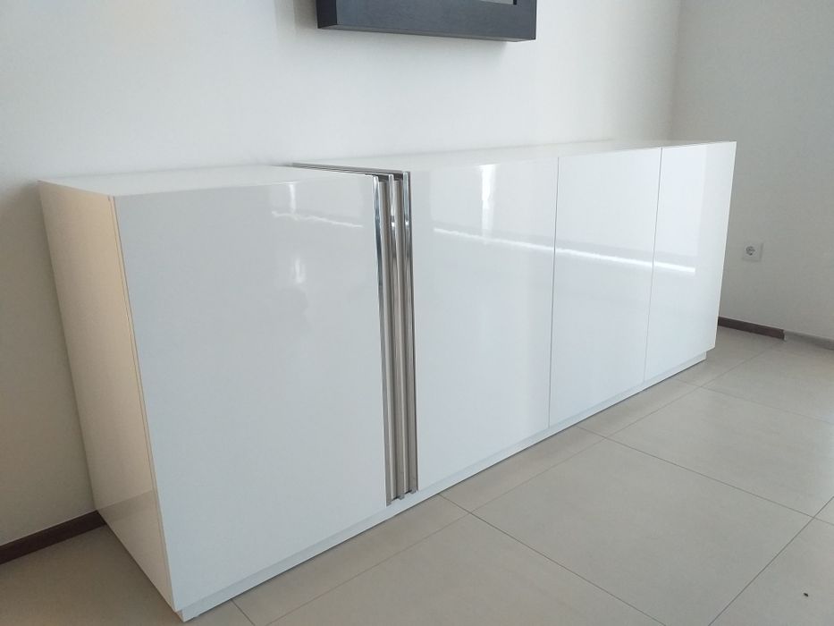 Aparador Branco Alto Brilho e Inox Polido