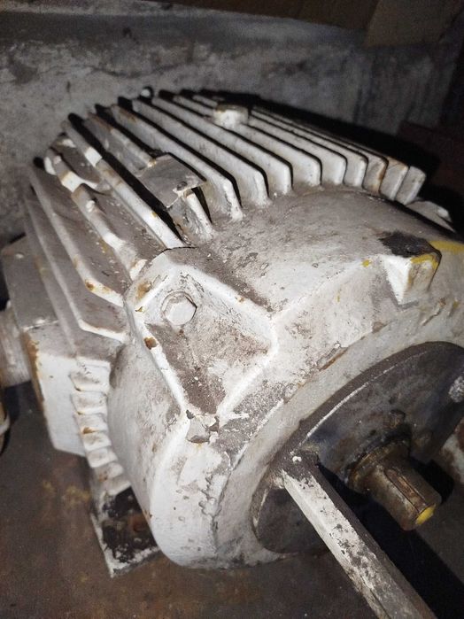 Електродвигун знятий з фронтального навантажувача