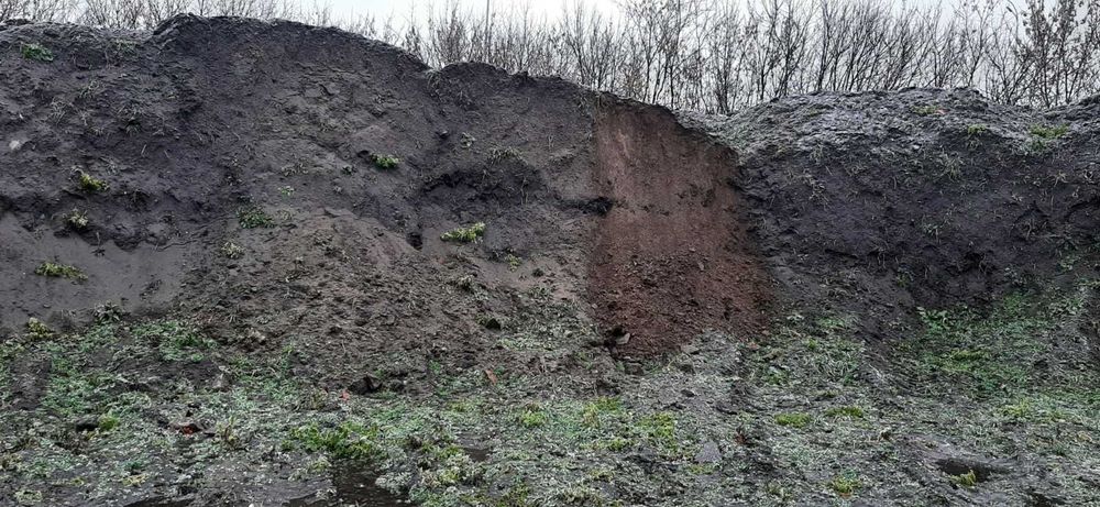 Грунт на підсипку чистий і не дуже.
