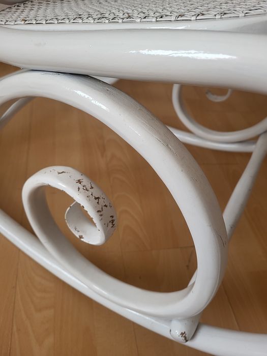 Duży biały fotel bujany bujak PRL połysk