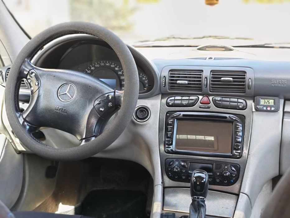 Mercedes 220 CDI automática, de 2002 com 355 000 kms