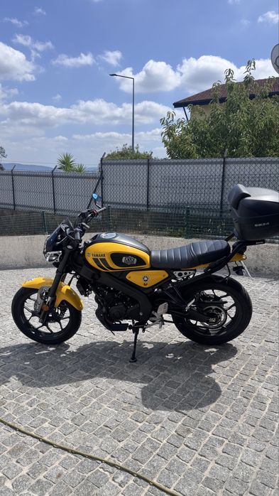 Yamaha XSR 125 amarela