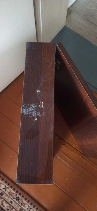 Wisząca szafka łazienkowa z lustrem