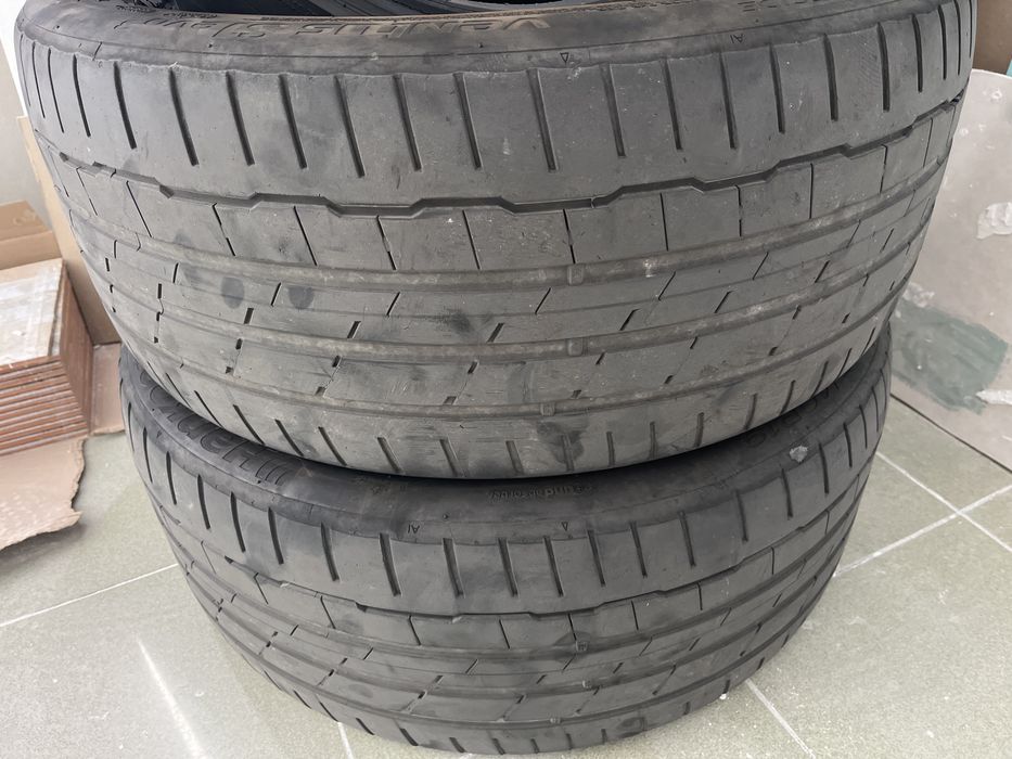 Pneus Tesla (T0) 235/40 R19 (par)
