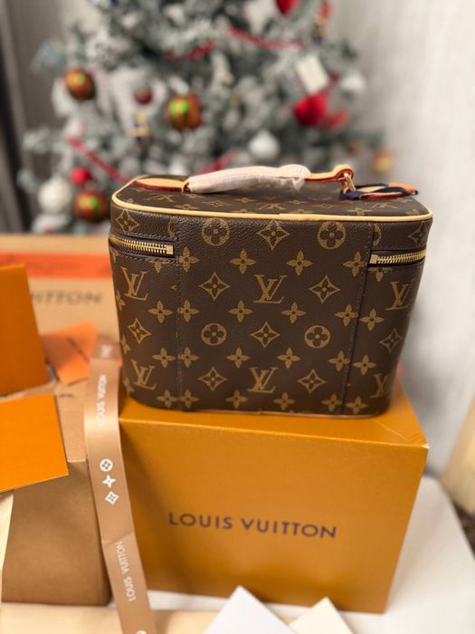 Косметичка кейс в среднем размере брендовая Louis Vuitton луи витон