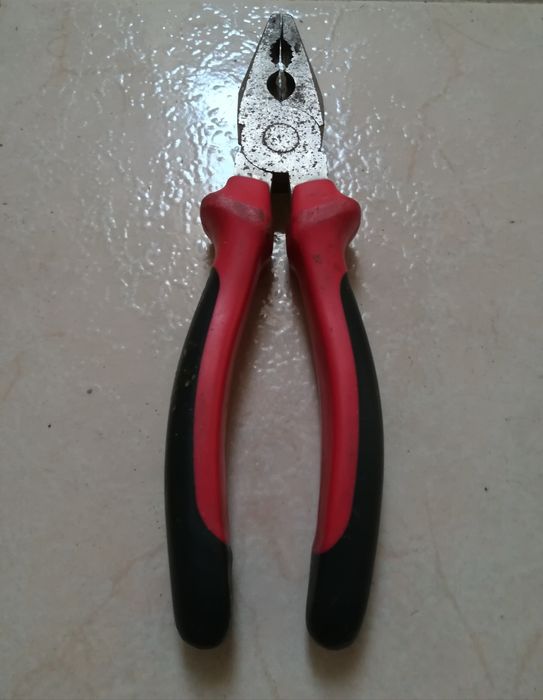 Alicate Universal 200MM