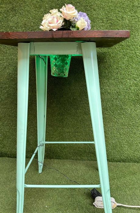 Mesa de bar com iluminação Led, medidas; altura 102 X 60X60 cm