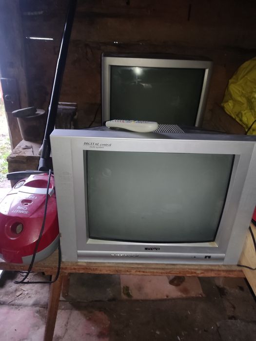 Телевізори,пілесос,диван