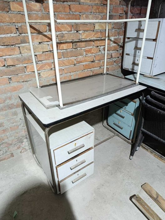 Stare biurko lekarskie