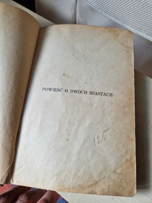 Powieść o dwóch miastach. Dickens