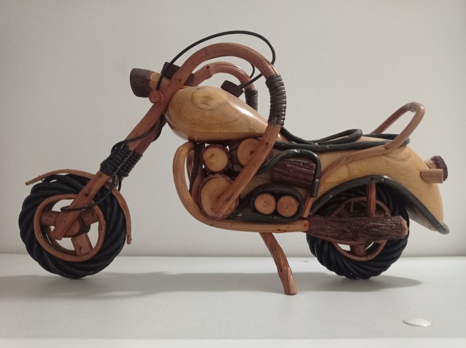 Moto decorativa madeira