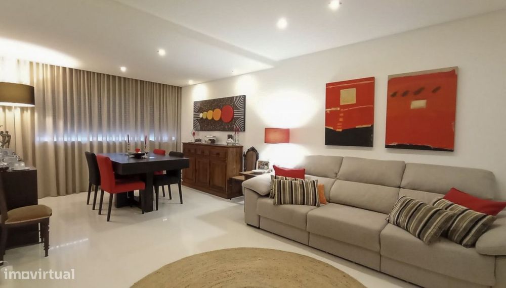 Arrendamento de Apartamento T2 em 1ª linha de mar, Árvore, Vila do C