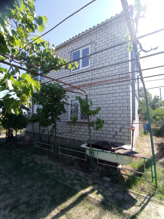 Продам будинок -дачу "Темп"Константинівка,перша лінія,2 поверхова, другий поверх без оздоблення,Ціна 6000$ торг.