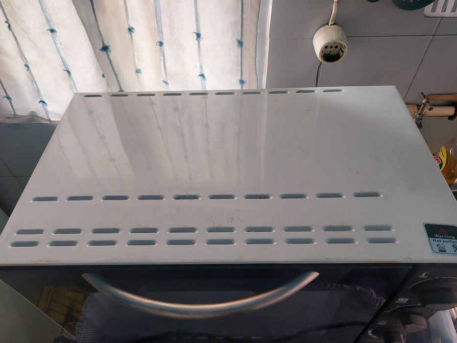 Forno eléctrico, usado, a funcionar.