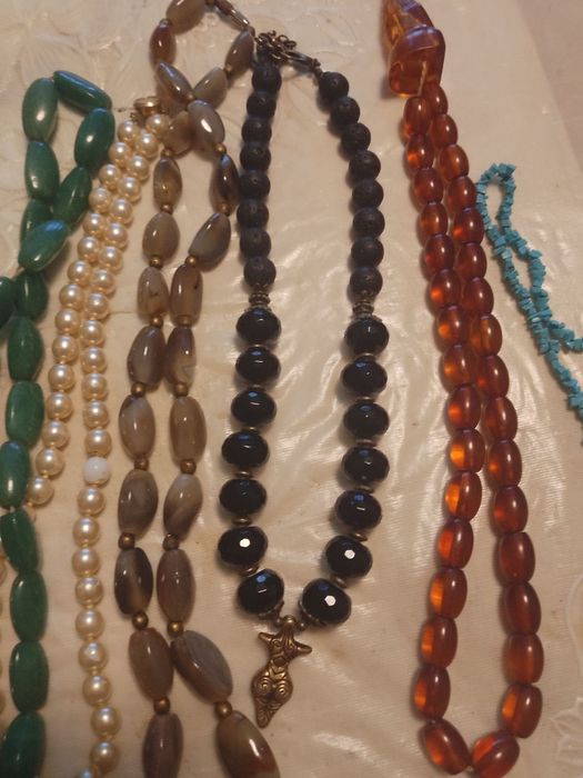 Продам бусы натуральные камни производства СССР и Чехословакии.