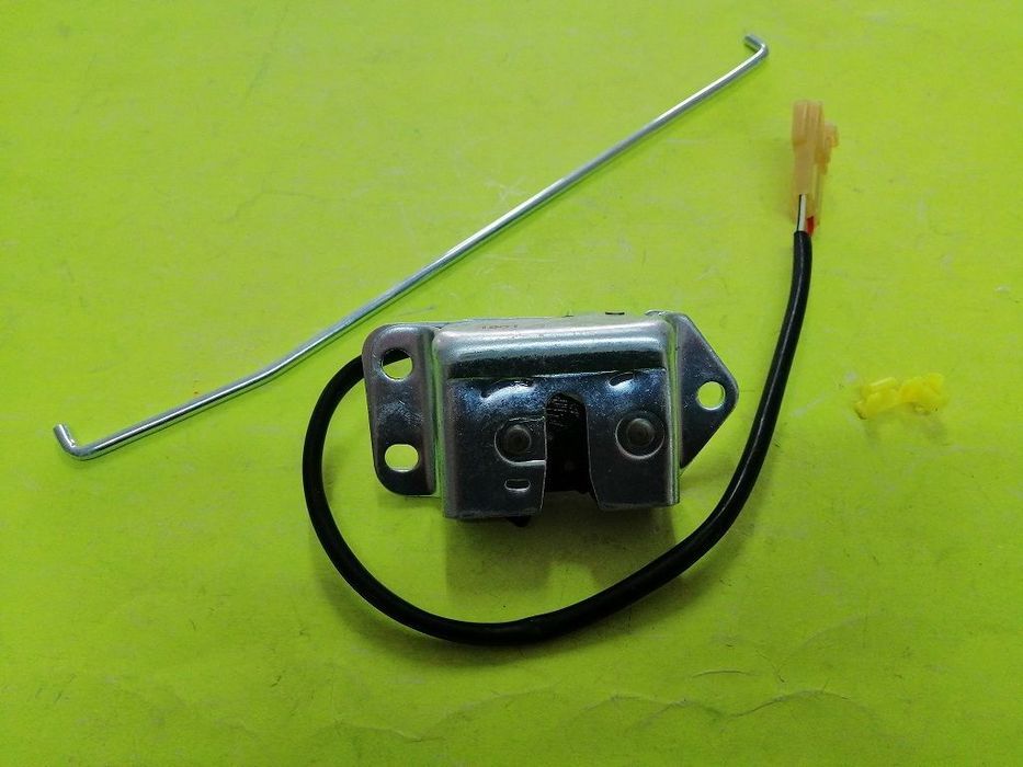 Fecho de tampa da mala Toyota Hiace LH51 NOVO